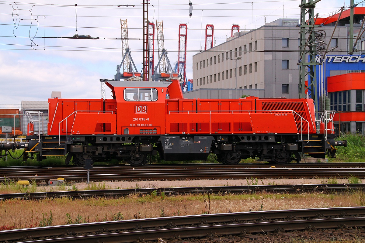 DB 261 036-8 mal als Seitenportrait aufgenommen, HH-Dradenau/Waltershof am Eurogate-Terminal, 29.05.2014