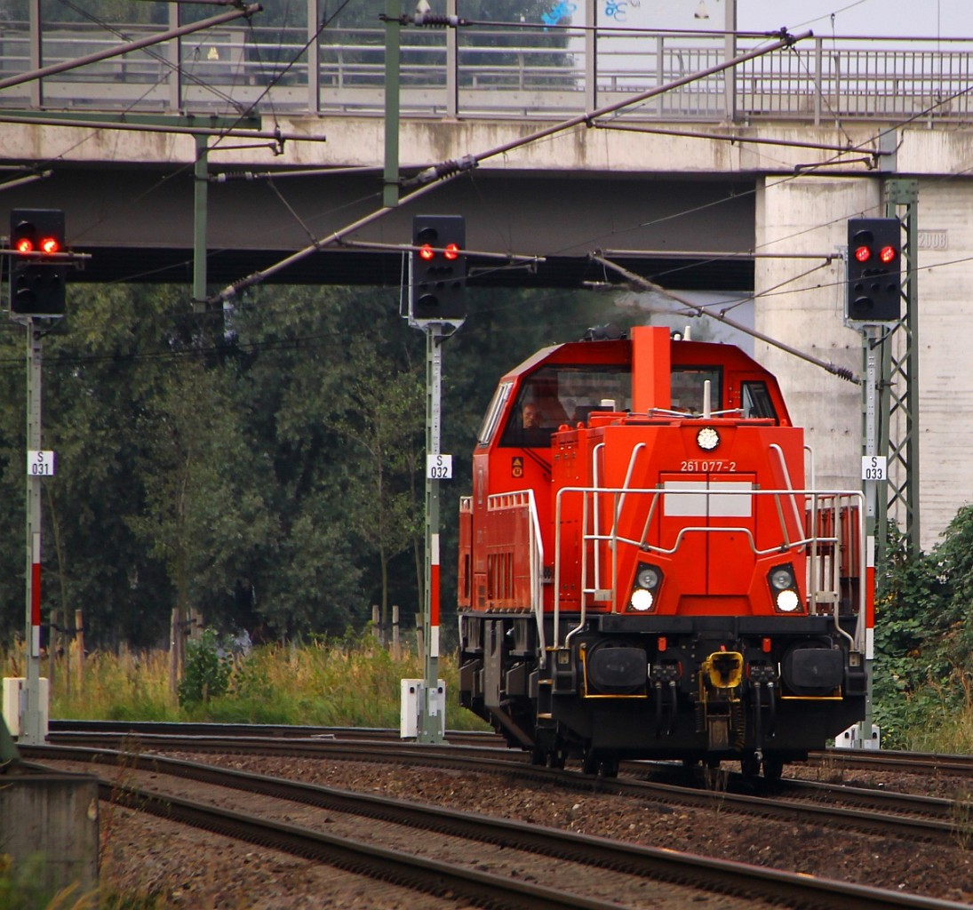 DB 261 077-2 dieselt hier durch HH-Waltershof Richtung Hafen. Hamburg 06.09.2014