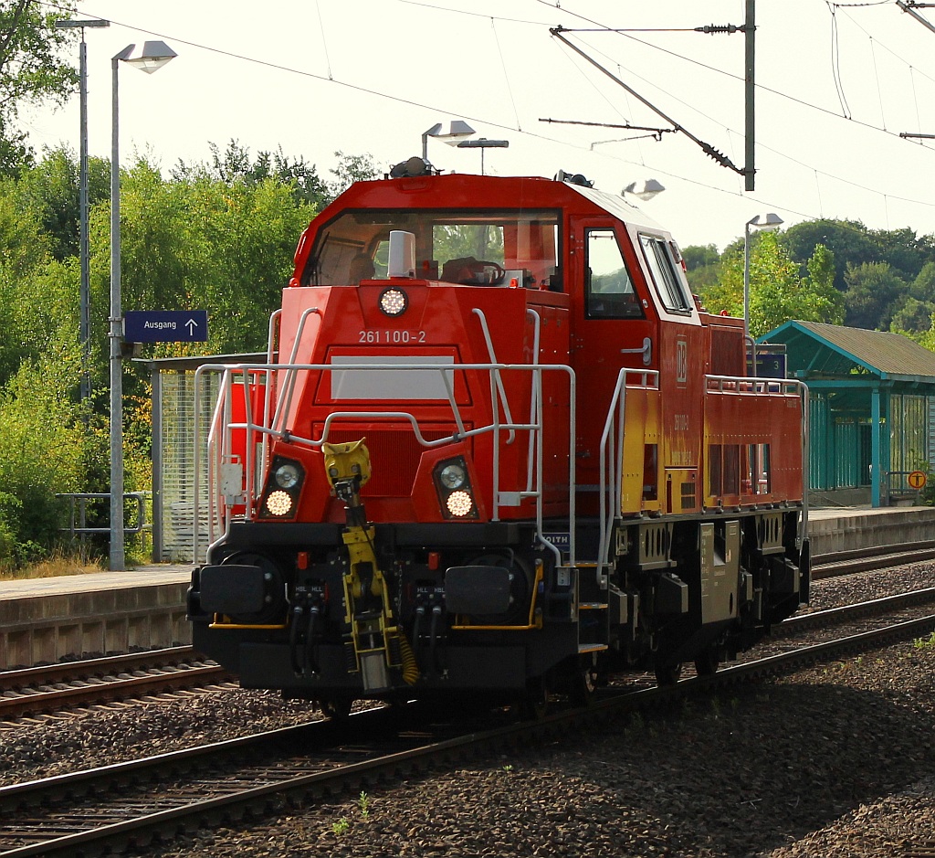 DB 261 100-2(Voith L04-10151 REV/IS910/VTLT/03.13)rauschte am 24.07.2013 mit ordentlichem Tempo durch Schleswig. 24.07.2013