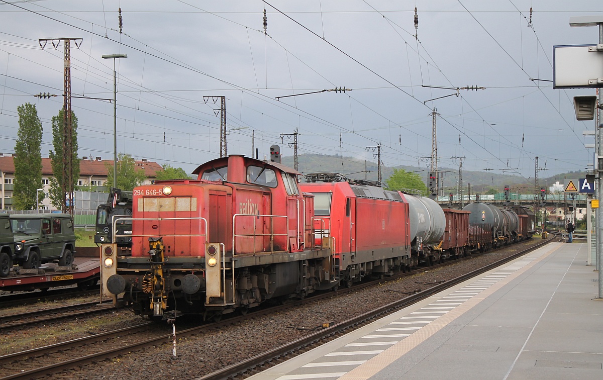 DB 3294 646-5 hat hier die 6185 285-4 mit nem Güterzug am Haken. Aschaffenburg Bhf 04.05.2017