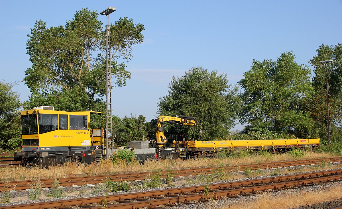 DB Bahnbau Gruppe Bamowag 54.22 GKW 306 mit Anhang Husum-Nord 28.07.18