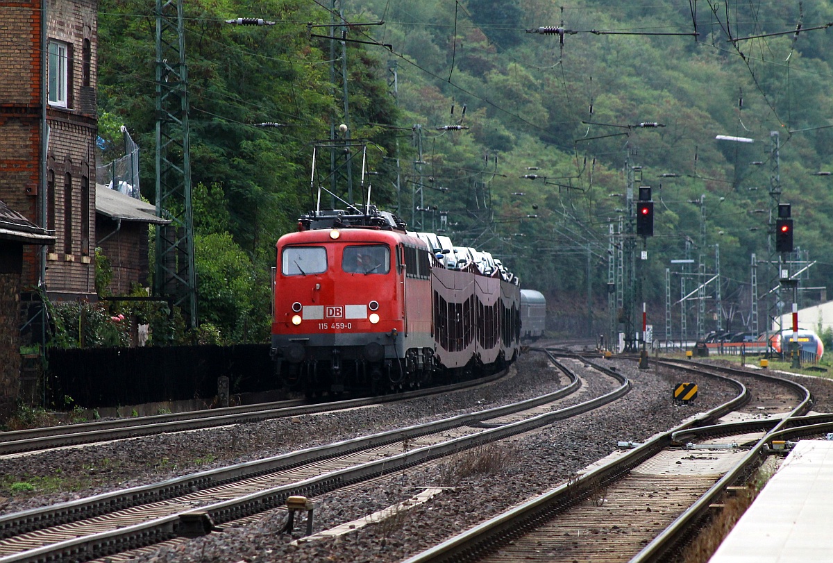 DB E10 459/115 459-0 mit dem Autozug aus Holland bei der Durchfahrt in Kaub am Rhein (Bild 2) 15.09.2013
