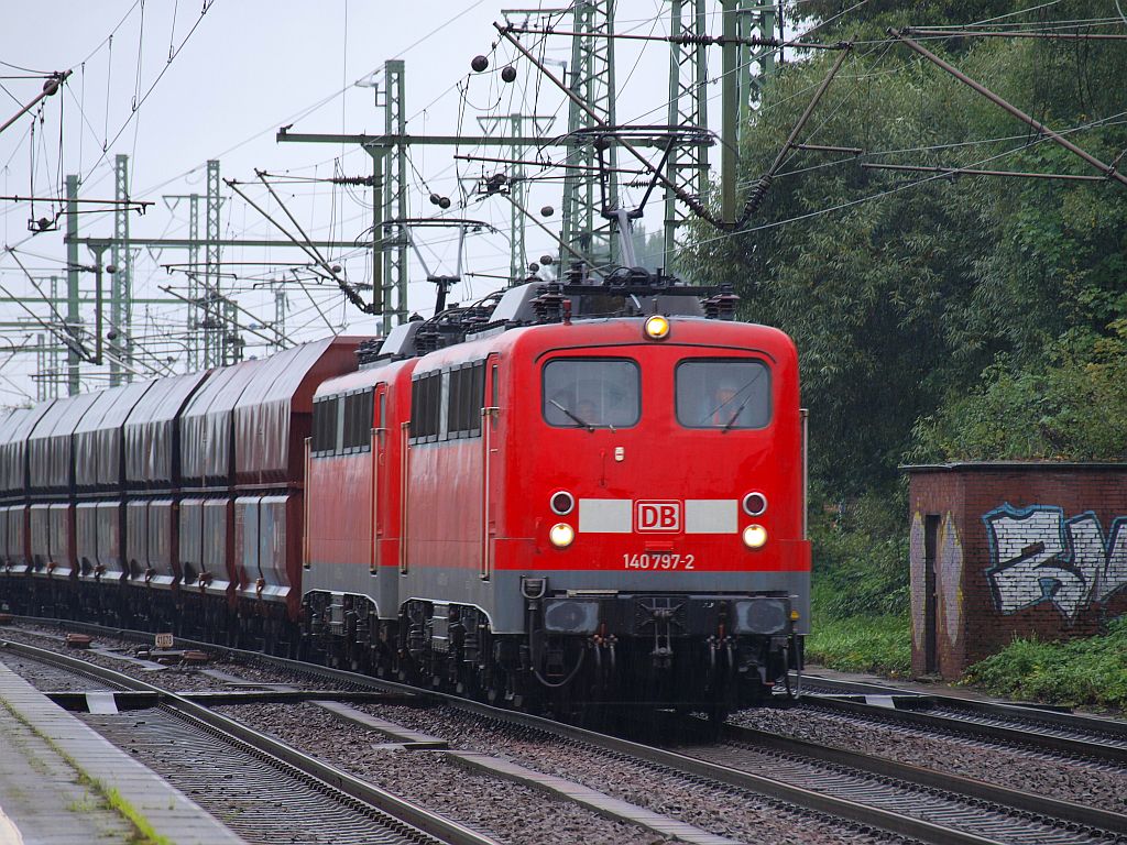 DB E40 797/ 140 797-2 mit Schwesterlok HH-Harburg 26.09.2010