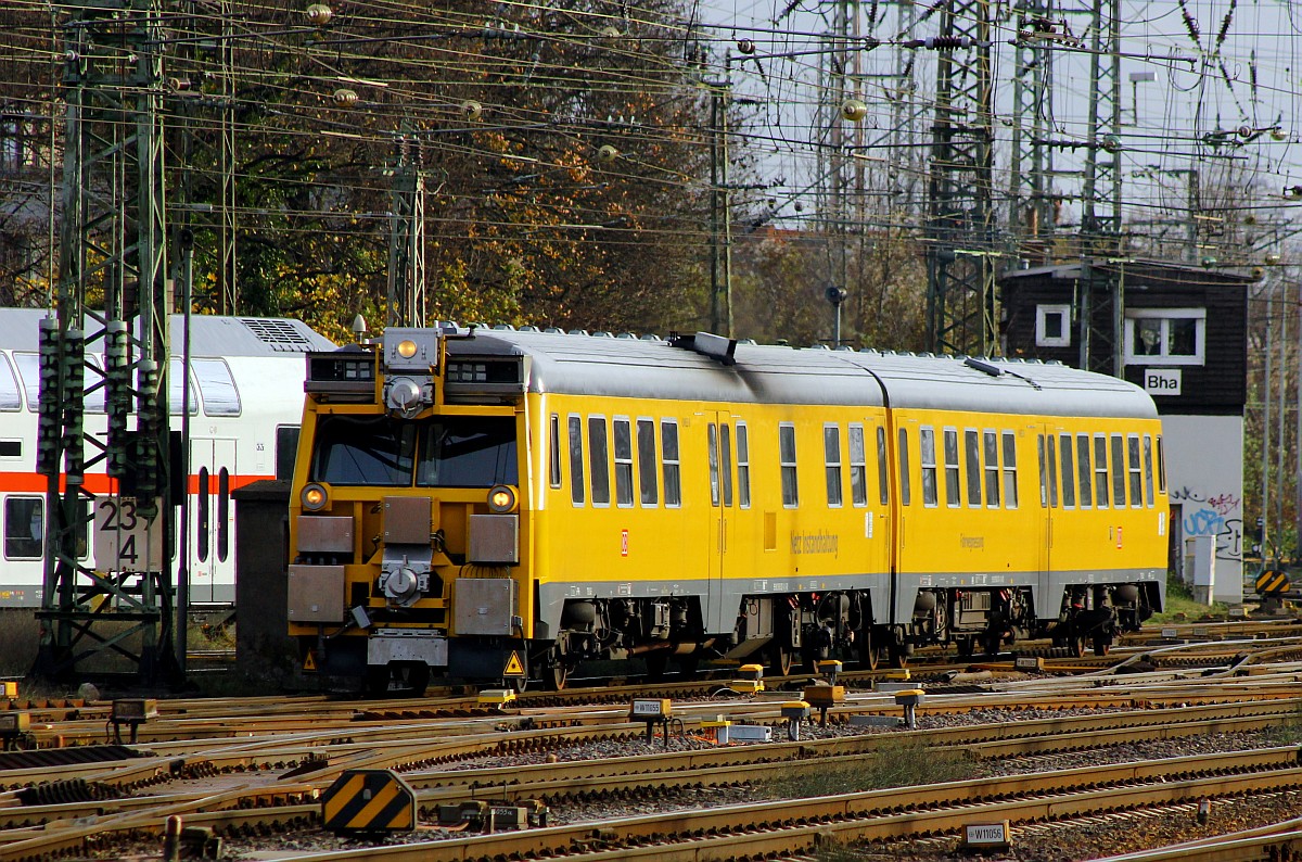 DB Netz Instandhaltung LIMEZ III 9160 001-0/002-8(Unt/BGD 1/30.04.14)bei der Einfahrt in den Bremer Hauptbahnhof. 20.11.2015