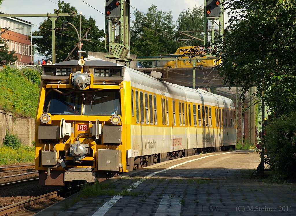 DB Netzinstandhaltung/Fahrwegmessung 160 001-0 und 160 002-8(719 045-7/046-5)beim kurzen Halt in HH-Harburg. 01.07.2011