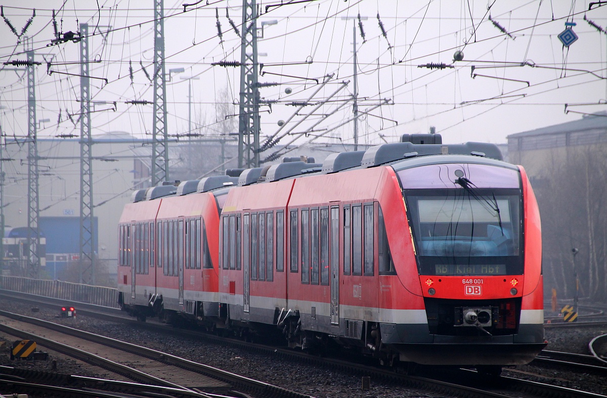 DB Regio 0648 003/503 und 001/501 als RB nach Kiel unterwegs. Neumnster 31.03.2014 (03400)