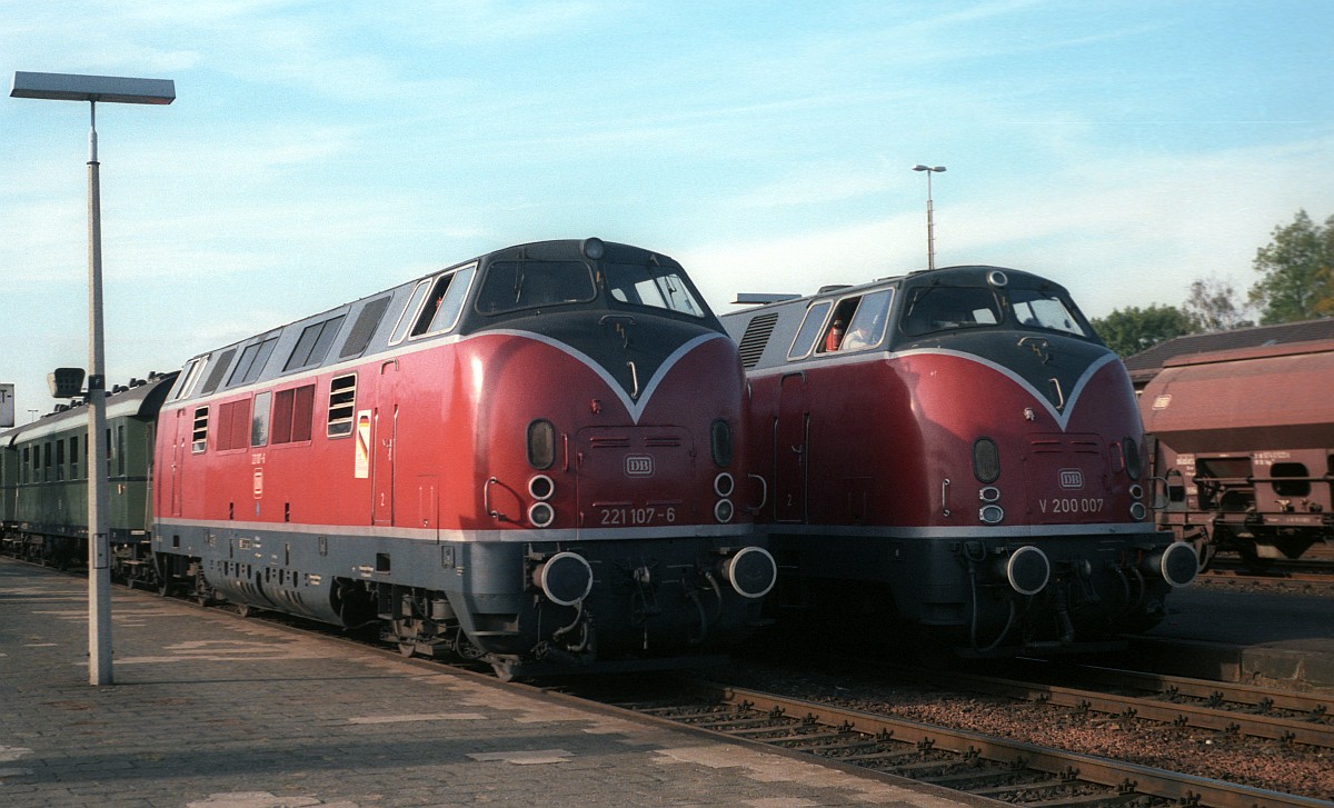 DB V 200 007 und 221 107-6 Neuenmarkt-Wirsberg 12.10.1985