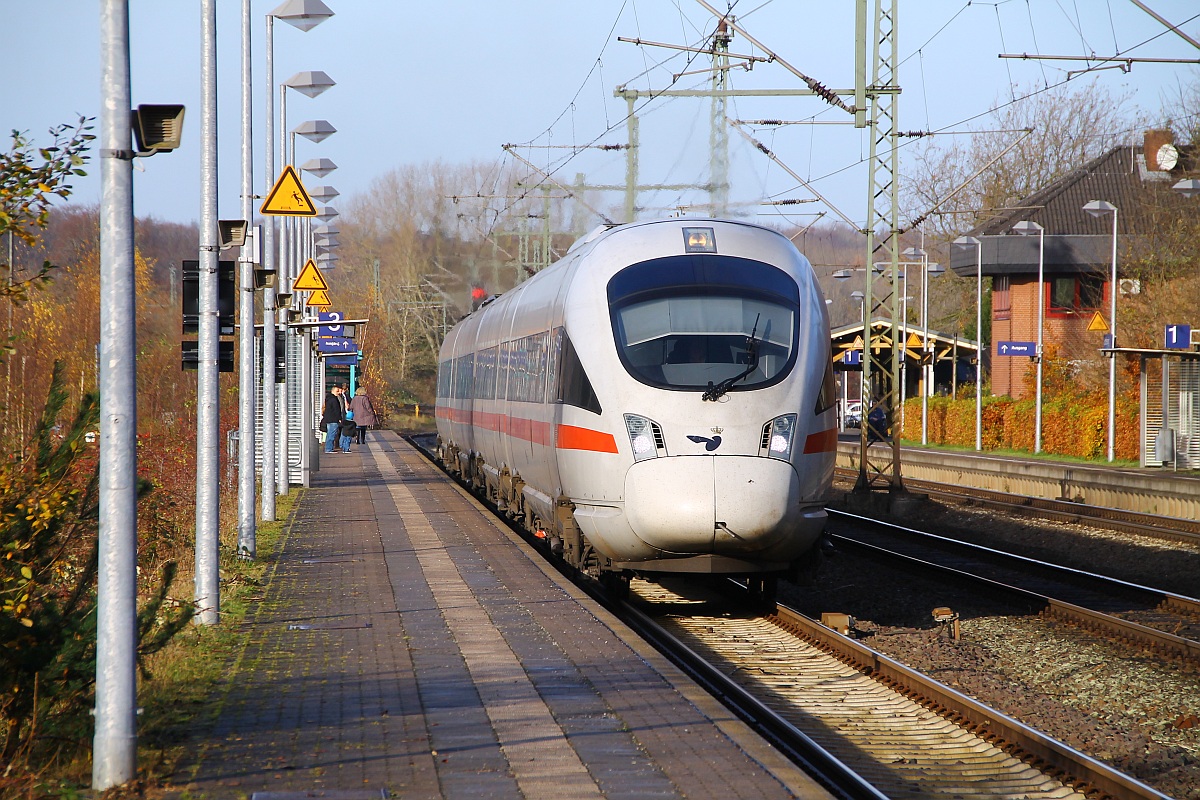 DB/DSB ICE 605 003/103/203/503 Tz 5503 als ICE von Aarhus/DK nach Berlin Ostbahnhof verlässt hier Schleswig. 17.11.2013