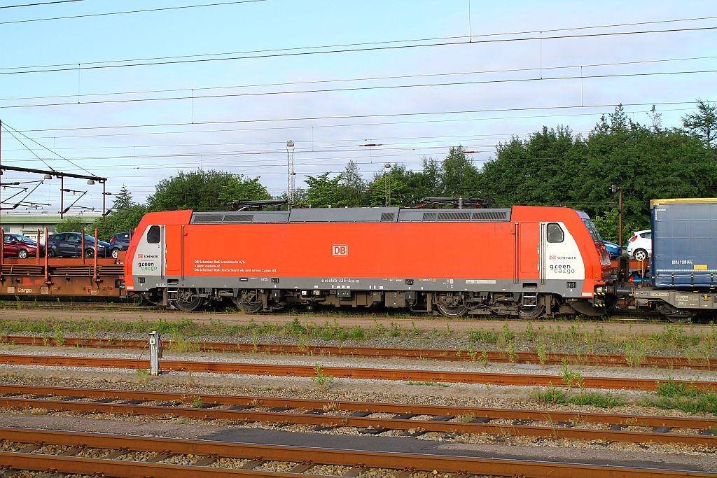 DBS/RSC 185 335-4 rollt gemütlich mit ihrem KLV durch den Gbf Padborg/DK. 08.06.2013