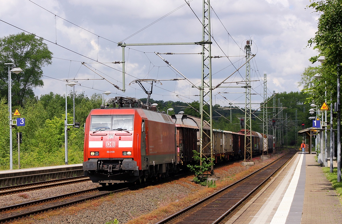 DBS/RSC EG 3101 rauscht hier mit dem EZ 44733(Malmö-Maschen)durch Schleswig. 09.06.2015
