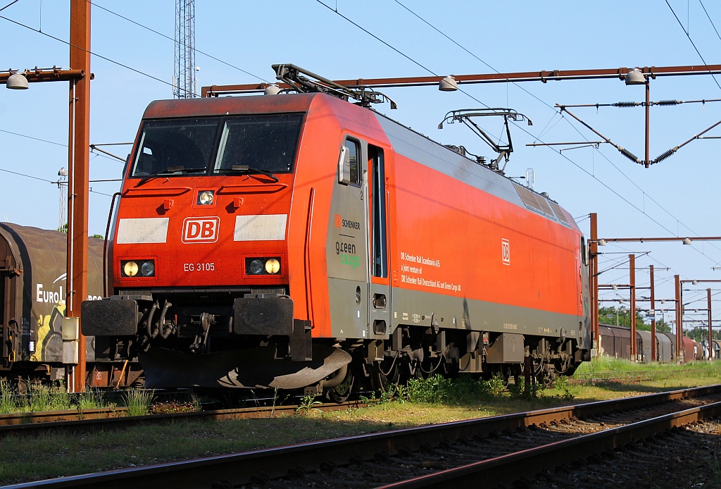 DBS/RSC EG 3105-0(REV/Cph/11.10.10)wartet auf grün für ihre Einzelfahrt nach Maschen. Padborg 06.06.2013