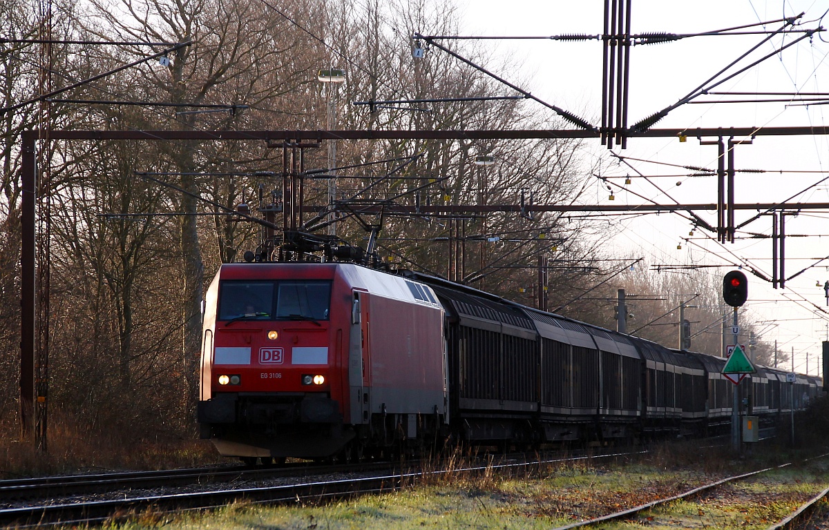 DBS/RSC EG 3106 festgehalten während der Einfahrt in den Grenzbahnhof Padborg/DK, das Signal rechts markiert die Grenze vom deutschen zum dänischen Zugsystem(LZB/PZB und ATC). Padborg 08.03.2014
