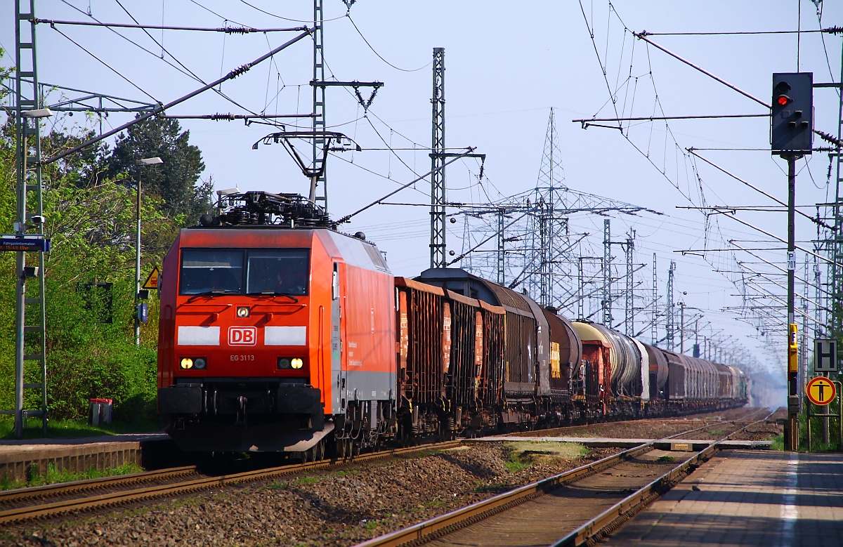 DBS/RSC EG 3113 mit dem EZ 44736 festgehalten bei der Durchfahrt in Jübek. 26.04.2014