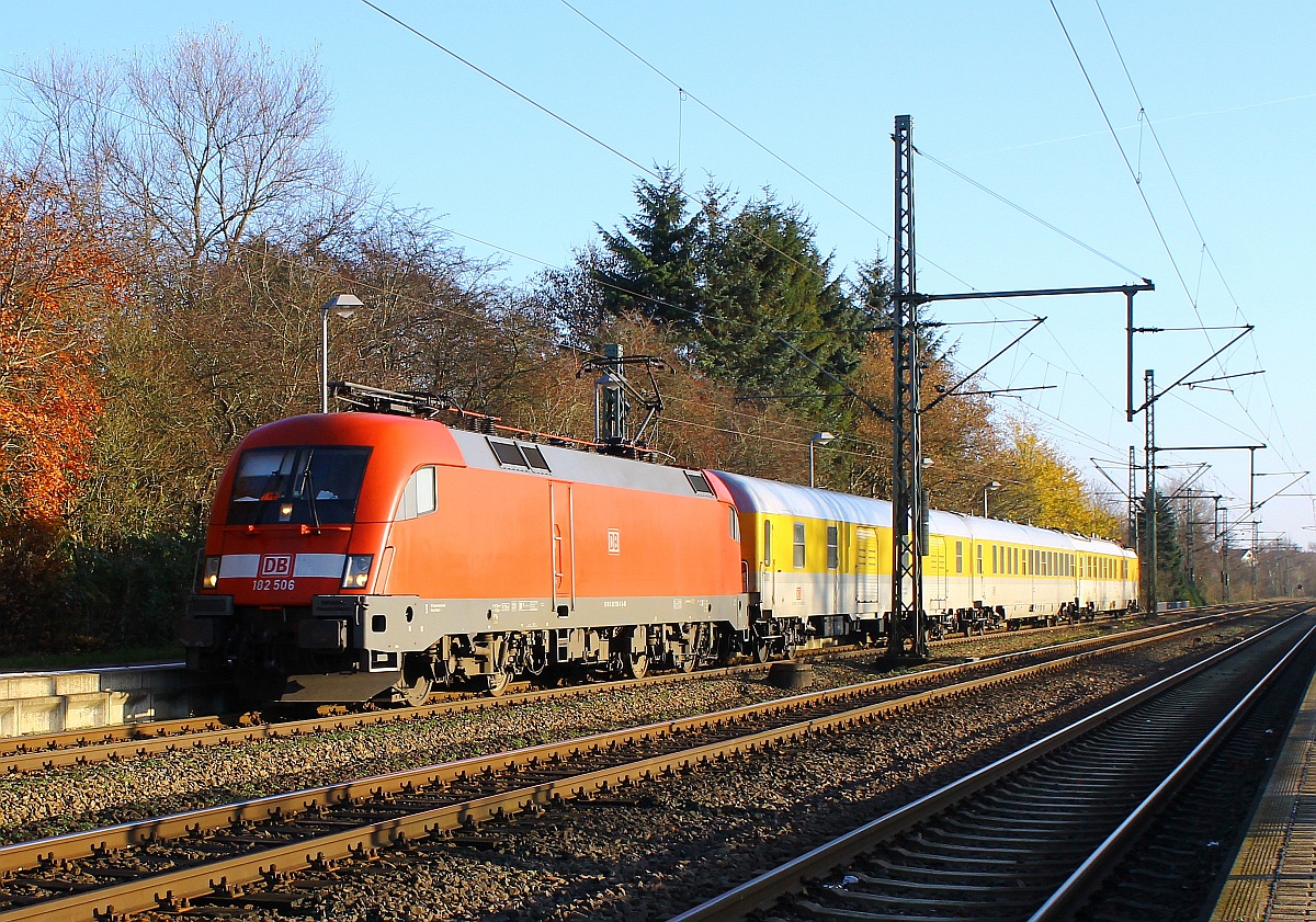 Der DB Systemtechnik Minden Schallmesszug mit Zuglok 182 506 fuhr am 26.11.2014 als ST 68916(Lüneburg-Flensburg)durch Schleswig.