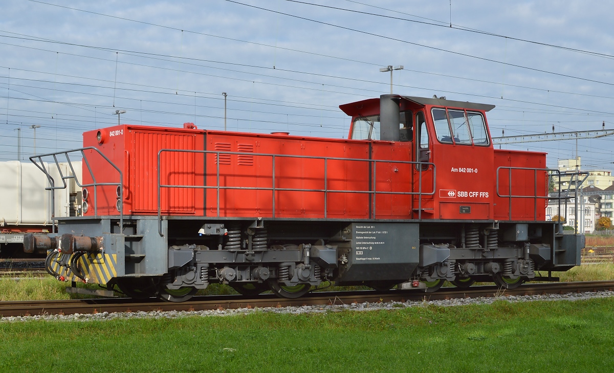Die Baureihe Am 842 ist in der Schweiz eine Rarität. NVR-Nummer: 92 85 8 842 001-0 CH-SBBI ist eine MaK G 1204 BB. Romanshorn November 2015. 