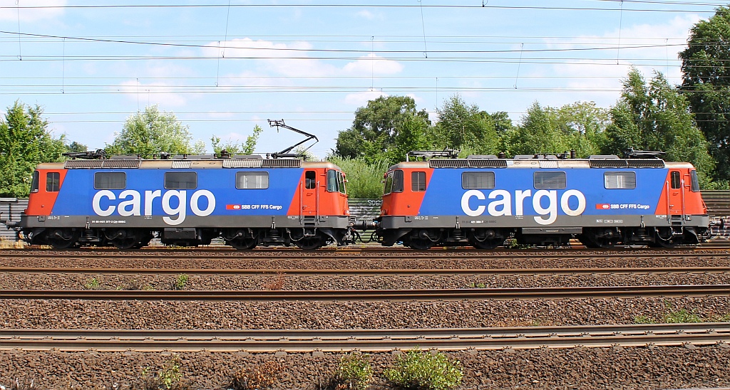 Die beiden Re 4/4 II 91 85 4421 377-3 CH-SBBC und 91 85 4421 380-7 CH-SBBC auf dem Weg nach Hamburg Langenfelde. HH-Harburg 06.08.2013