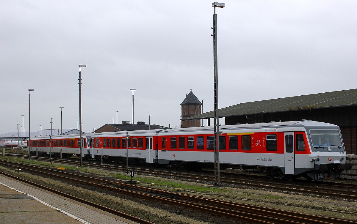 Die SyltShuttlePlus Familie ist vollzählig: VT 628/928 509  Westerland  abgestellt am Bhf Westerland/Sylt. 06.12.2015
