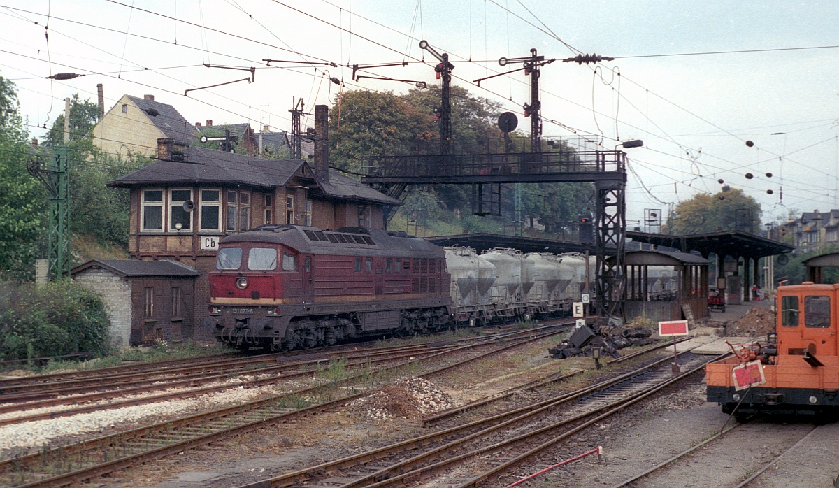 DR 131 022-6(LTS 0124, 1973, ab 1992 231 022-5, ++ 1995 Meiningen) Ausfahrt Camburg 22.09.1985