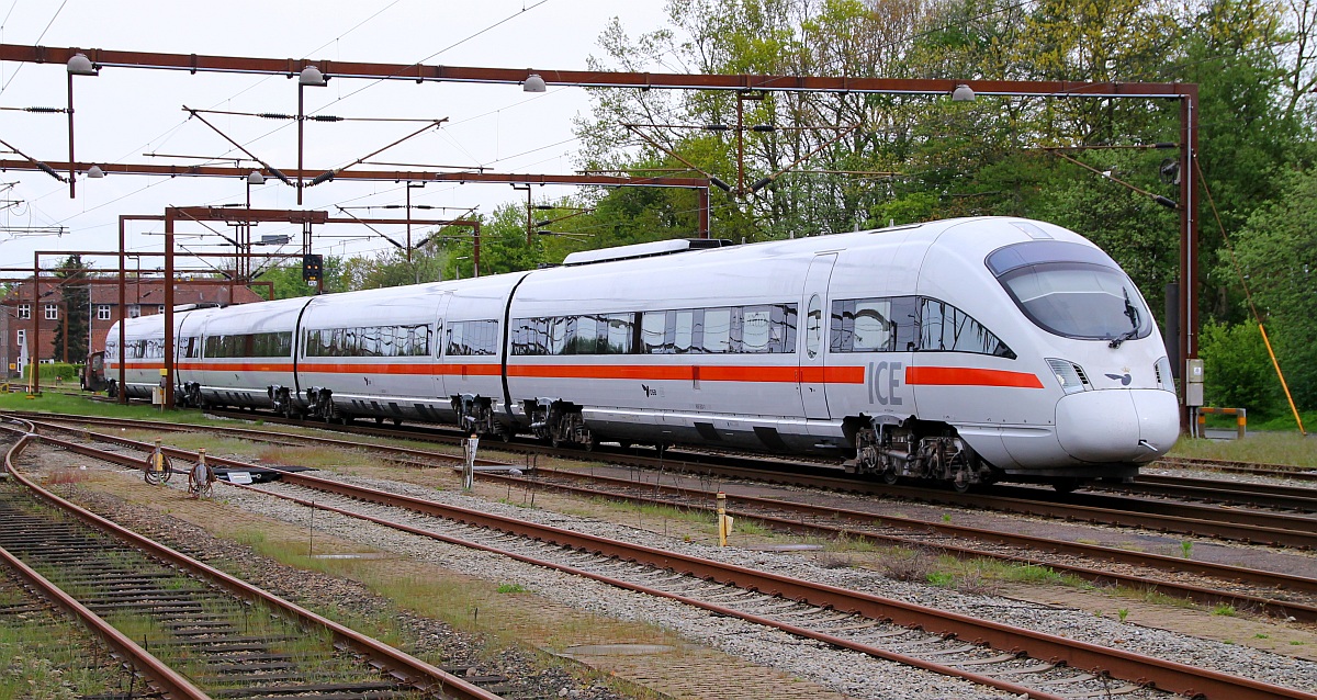 DSB in Cooperation with DB ICE-(T)D 0605 003/103/203/503 Tz 5503 hat hier als ICE 381 nach Berlin Einfahrt in Padborg. 02.05.2014