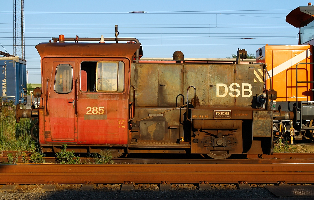 DSB Köf II 285 im Portrait aufgenommen in der Morgensonne im Pbf Padborg/DK. 08.06.2013