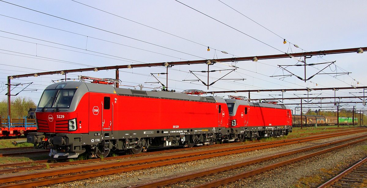 DSB Litra EB 3229 + 3230 in Pattburg/DK 01.05.2022