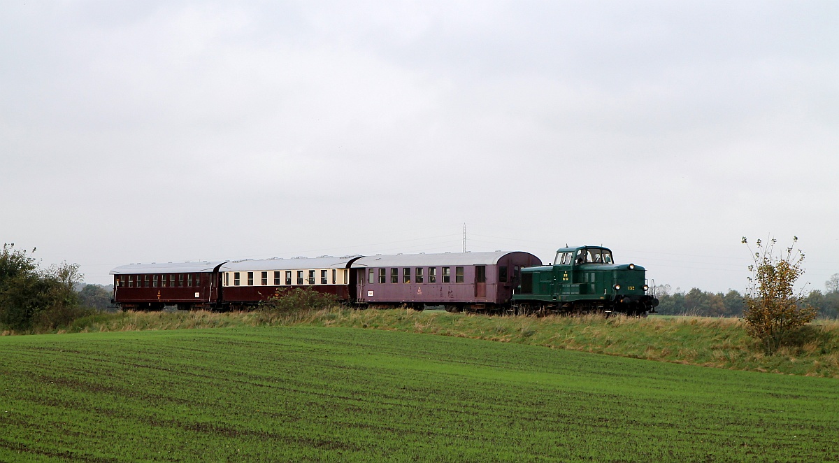 DSB MT 152 mit Feriensonderzug zwischen Vojens und Styding 19.10.2017