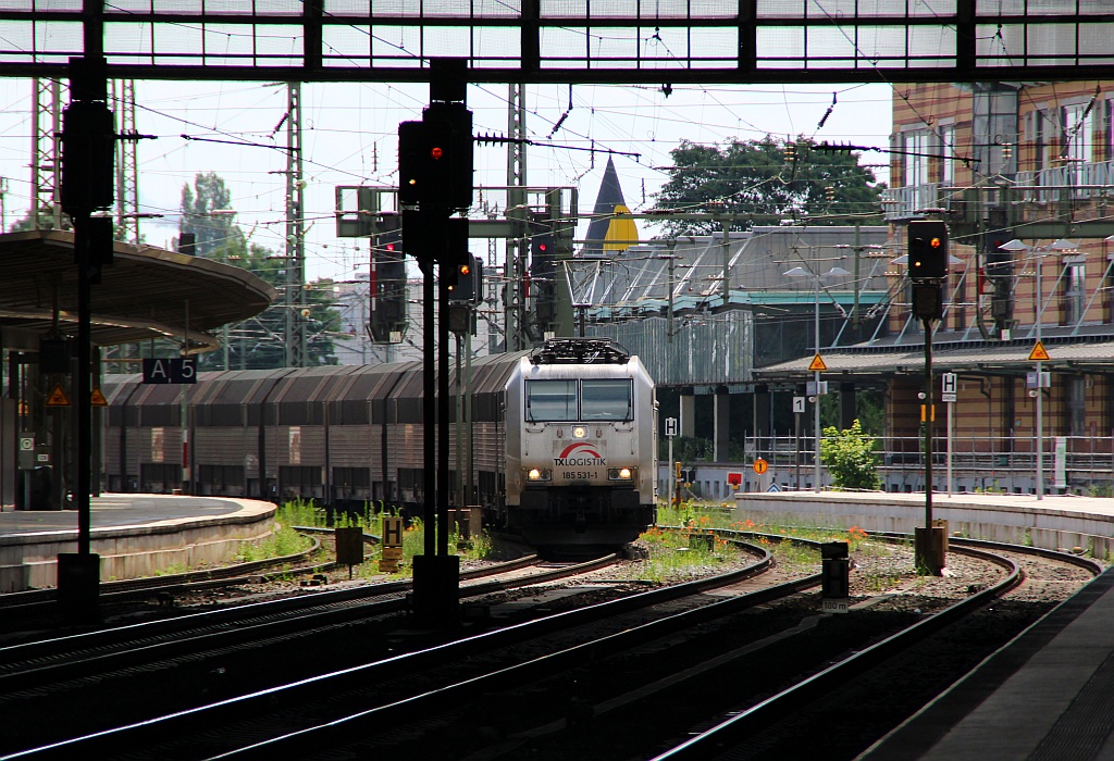 Durch den Bahnhof geschaut....TXL 185 531-1 mit ARS Autozug, Bremen Hbf, 30.06.2012