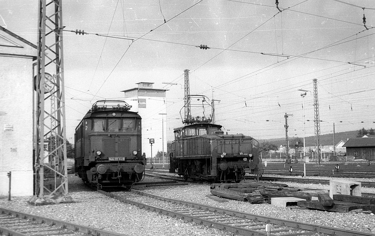 E 44 004 / 144 004-9 und E 60 09 / 160 009-7 Weilheim-Obb 18.08.1978 (Scan)