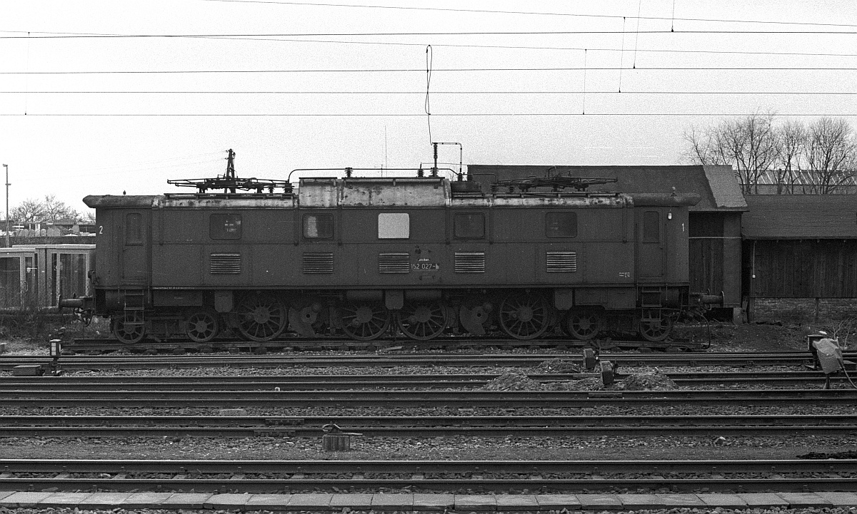 E 52 27/ 152 027 Heizlok Bad Homburg 04.04.1975 (Scan)