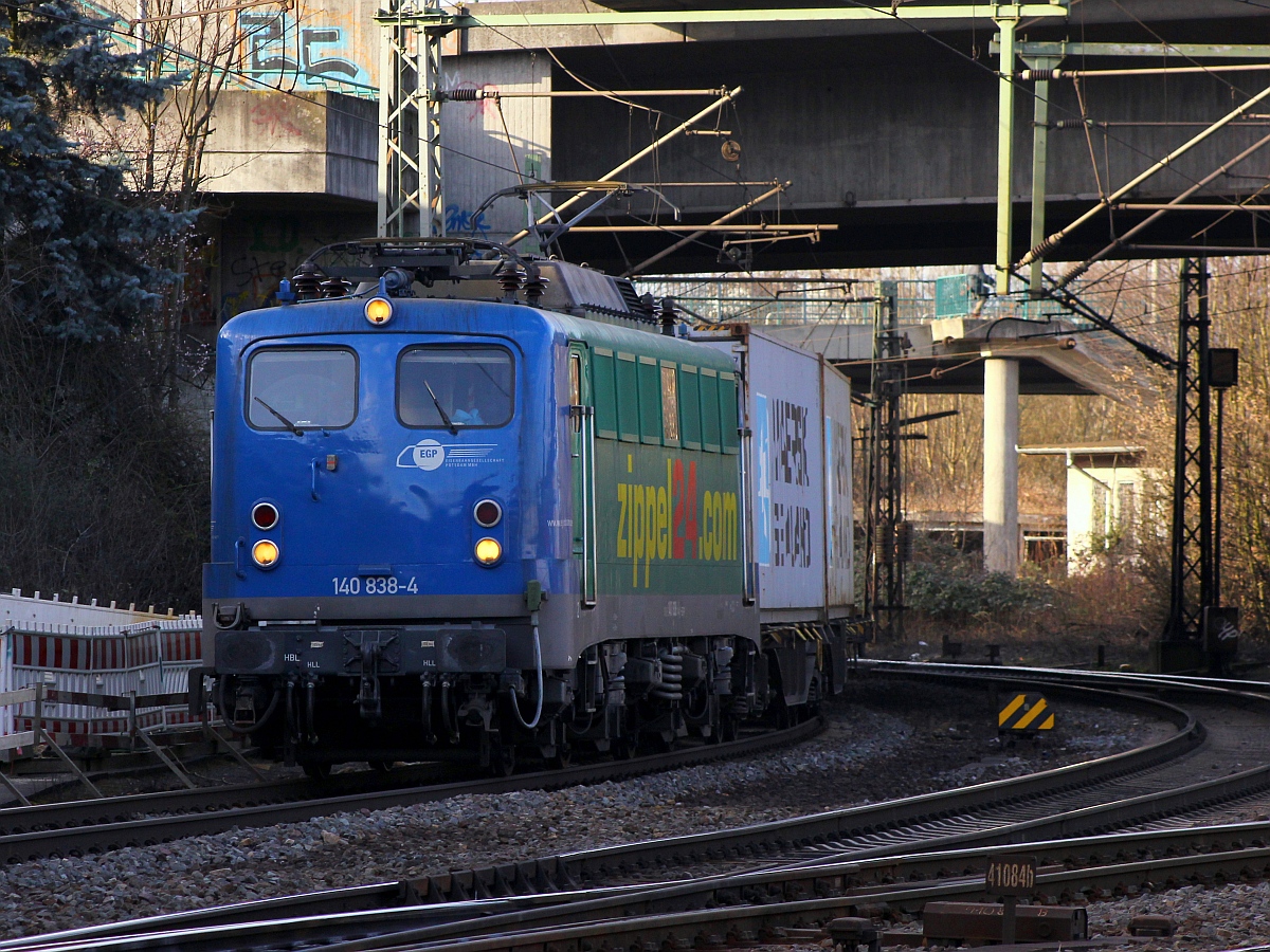 EGP 140 838-4 mit dem  zippel24.com  Express(Touax Cont.zug)aufgenommen in HH-Harburg. 11.03.2015
