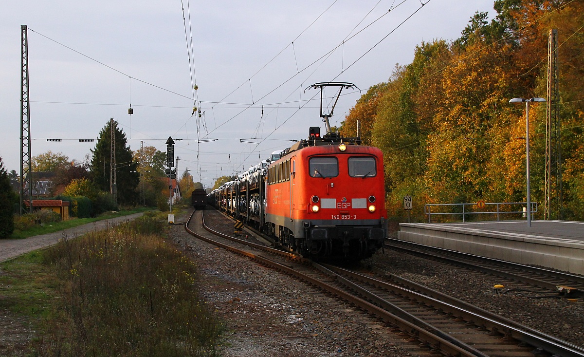 EGP 140 853-3 mit  Ein Stern  Autozug bei der Durchfahrt in Langwedel. 01.11.2013
