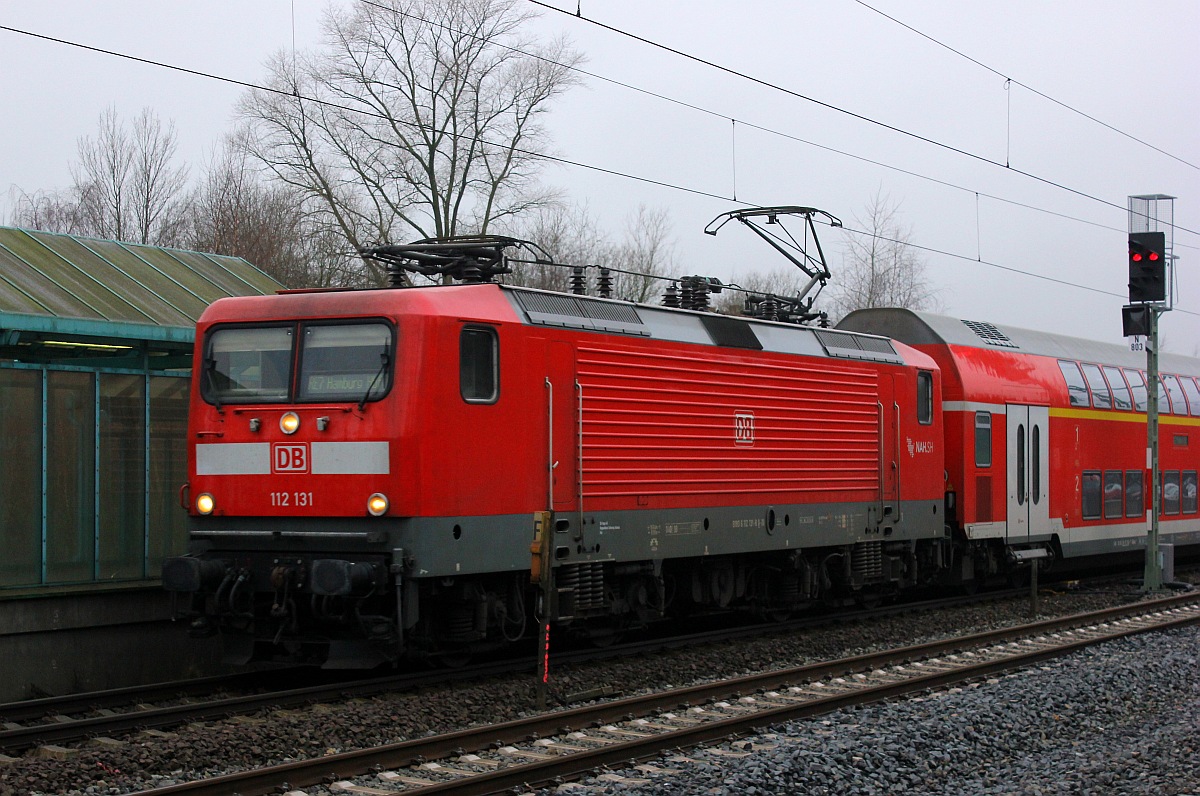 Eine weitere Neuerscheinung des Bh Kiel ist die 6112 131-8(REV/AK/23.12.14)die hier mit dem RE7 nach Hamburg Einfahrt in Schleswig hat. 17.12.2015