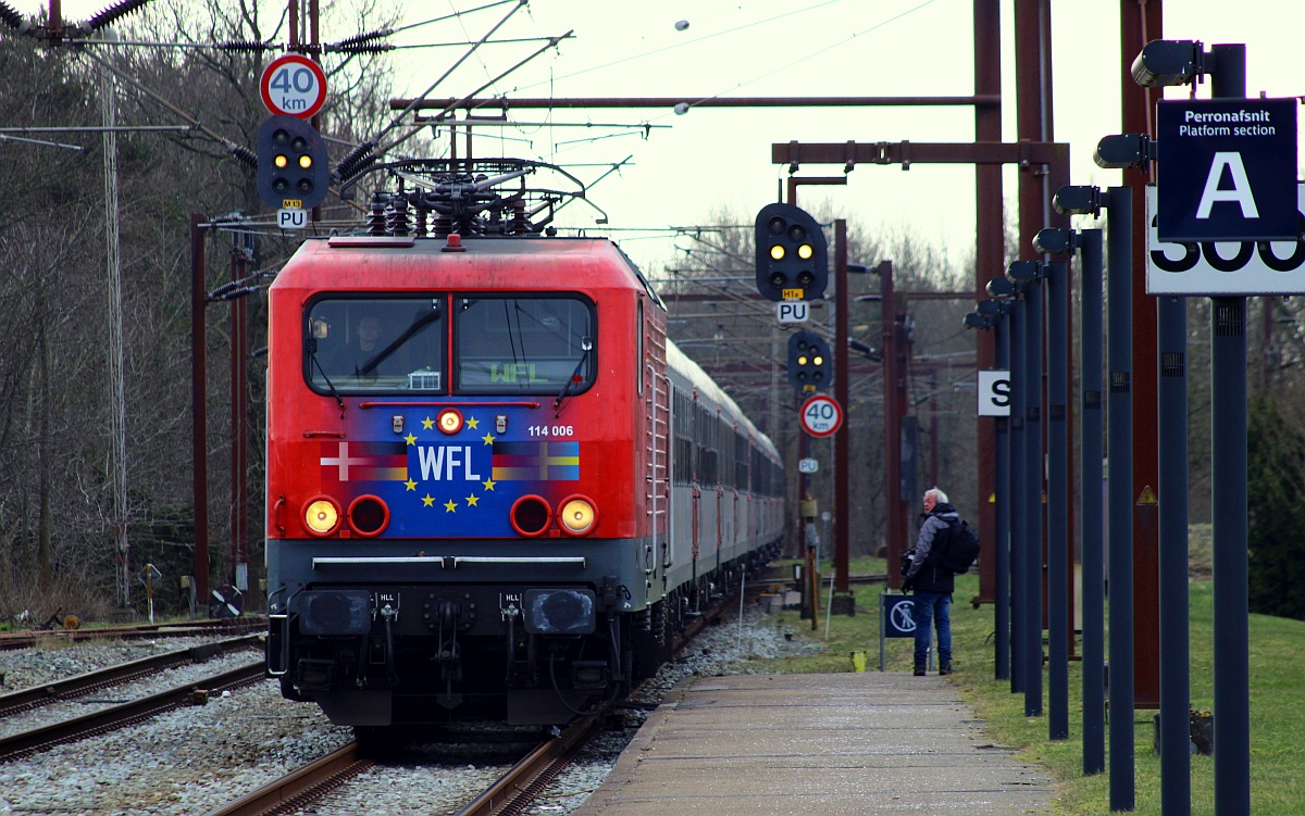 Einfahrt für den Snälltåget D 304 (Salzburg Hbf-Malmö Central) mit Zuglok WFL 114 006-0 in Pattburg/DK 06.03.2022 I