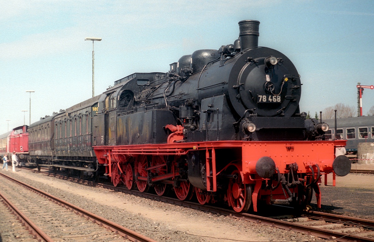 Einführung der Regionalschnellbahn Schleswig-Holstein in Süderbrarup am 26.4.1987 DB 78 468 mit Sonderzug in Süderbrarup(Bearb: M.Steiner, (C) D.Schikorr)