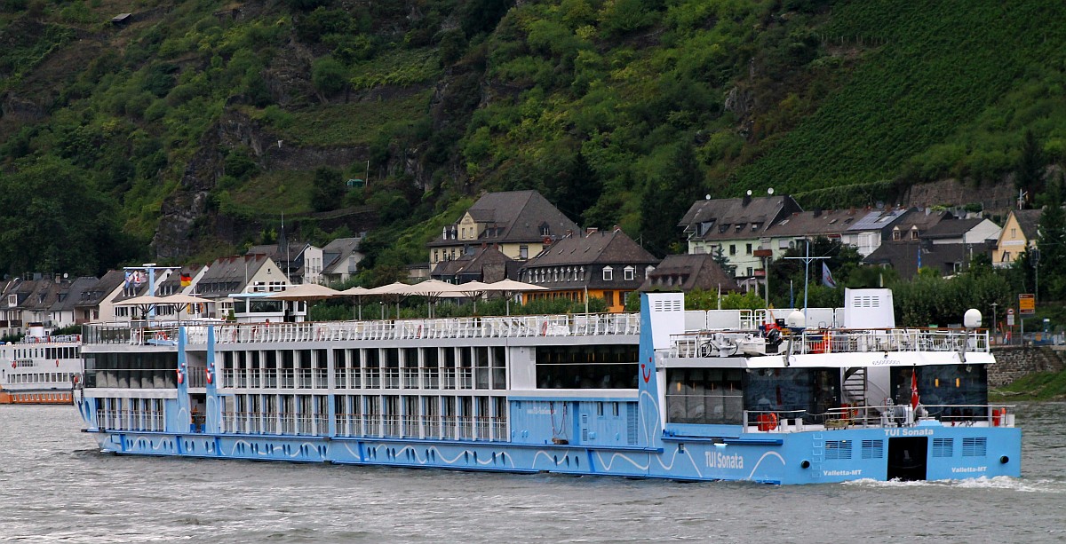 Fluss Kreuzfahrtschiff TUI Sonata bei Bacharach 14.09.2013