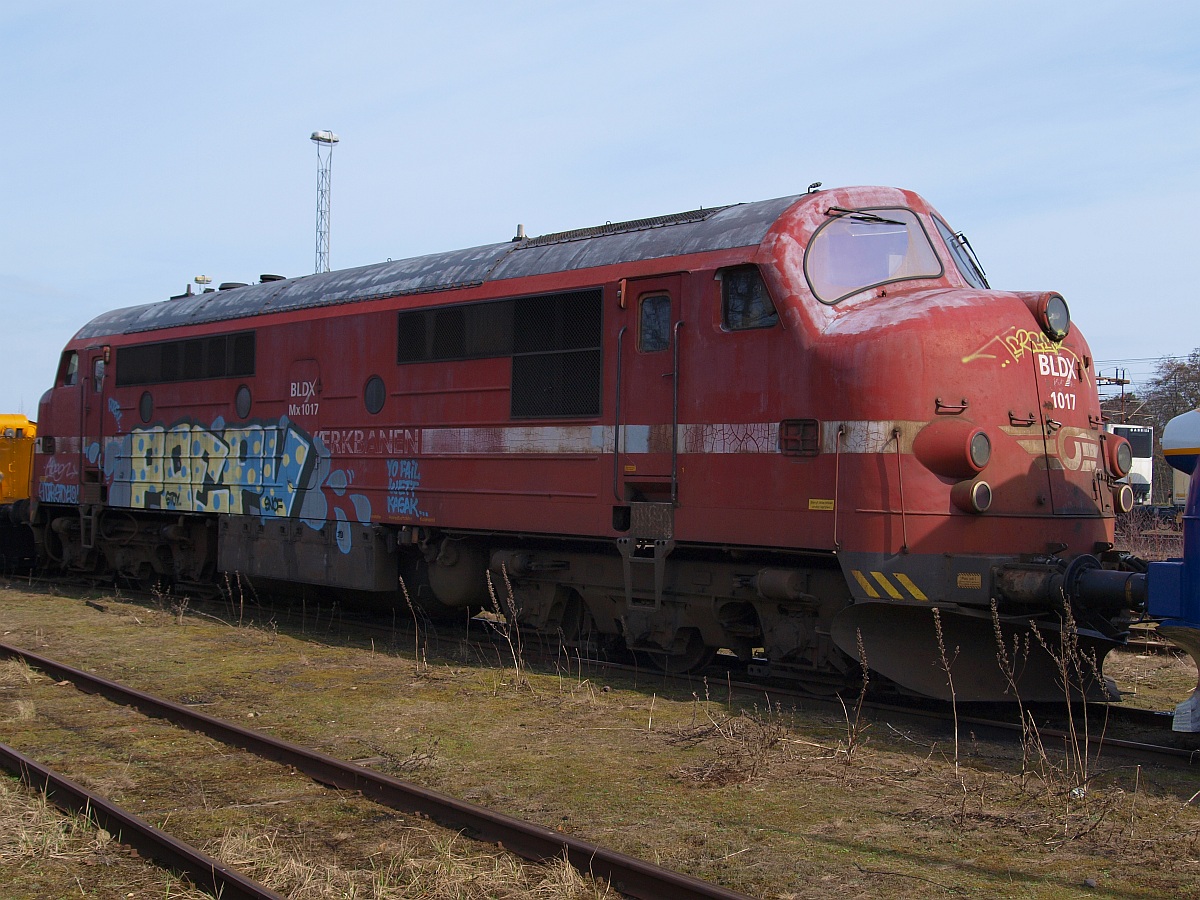 Fotografentag in Padborg: Mx 1017(Fabriknr.2457,Bj.1961,Motortyp 12.567C)wurde 1989 von der DSB ausgemustert und steht ebenfalls seit 2008 in Diensten der BLDX und ist fahrbereit. Padborg 2.4.2010 (0100)