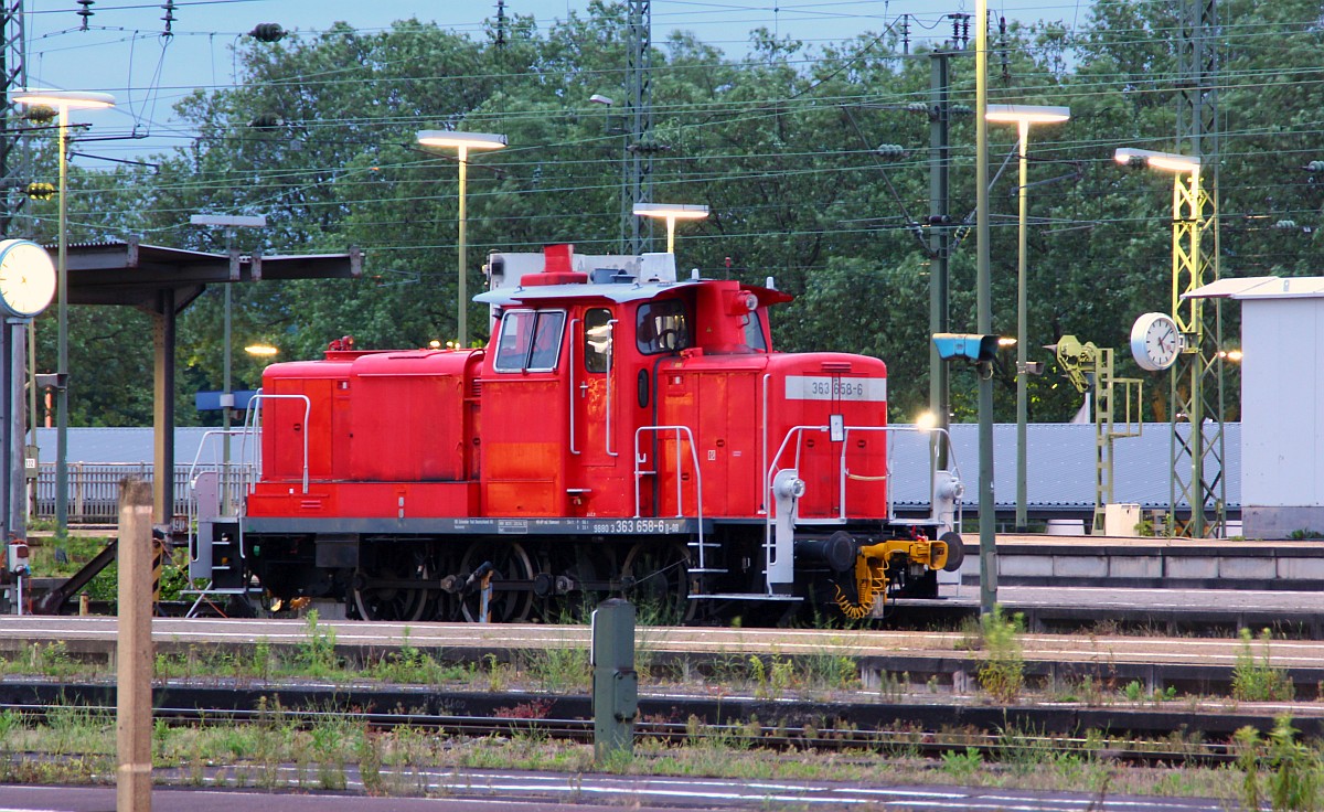 Frühstückspause mit DB 363 658-6 Karlsruhe Hbf 01.06.2012