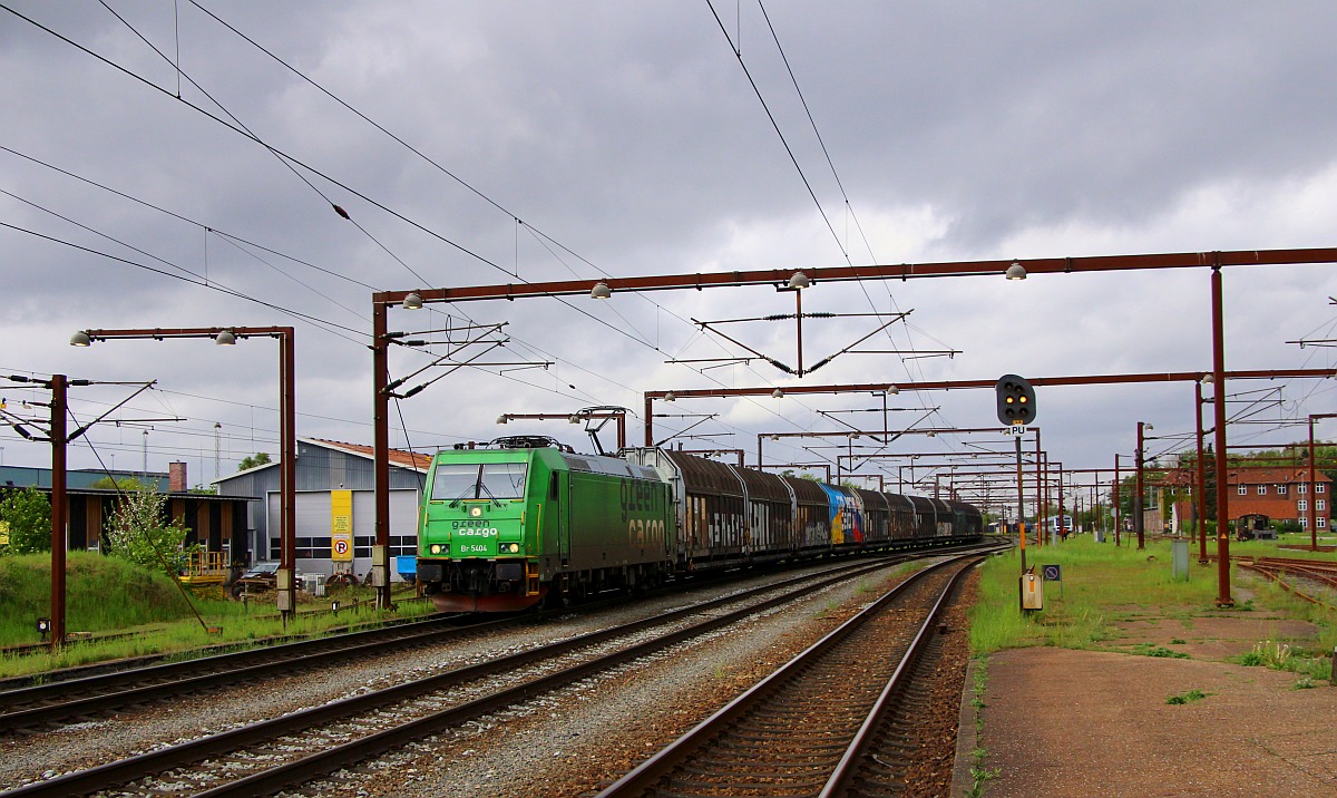 GC 5404 mit dem Volvo Zug Einfahrt Padborg/DK. 13.05.2022