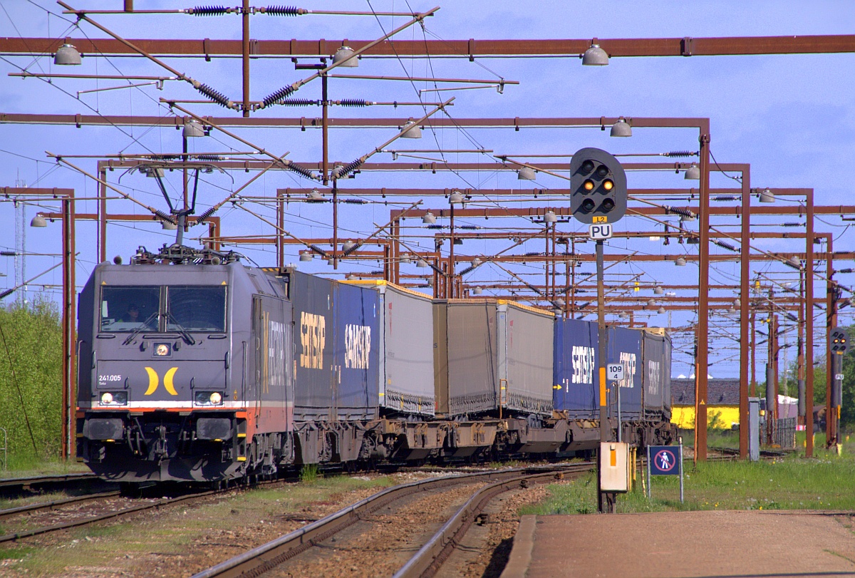 Hectorrail 241.005-6  Solo  (REV/MGW/11.07.13)hat hier Einfahrt in Padborg. 03.05.2014
