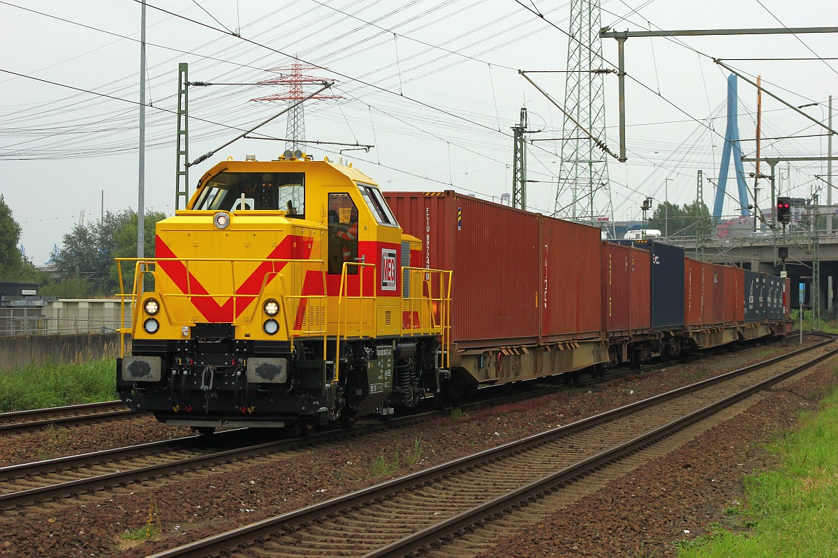 HHLA/Metrans/MEG Leihlok 1002 006-7 summt hier mit einem Containerzug vorbei am Umspannwerk in HH-Waltershof/Altenwerder. 13.09.2015