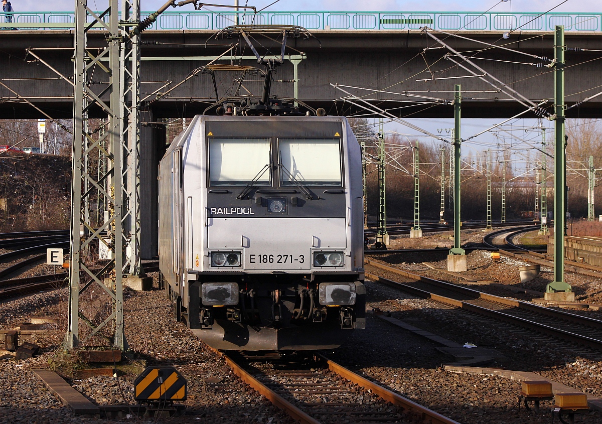 HSL/Railpool E 186 271-3 abgestellt im Bhf Hamburg-Harburg. 11.03.2015