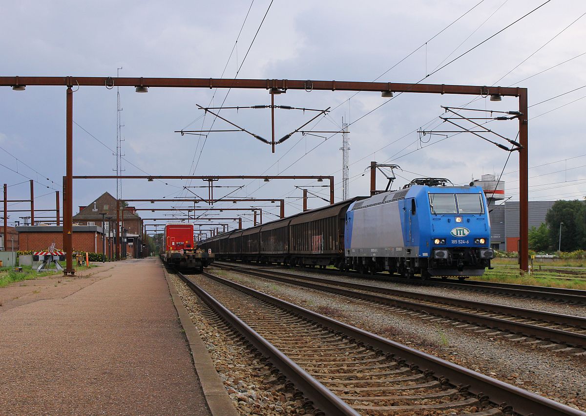ITL 185 524-6 hat mit dem Gipsplatten Express Einfahrt in Padborg/DK. 30.07.2017
