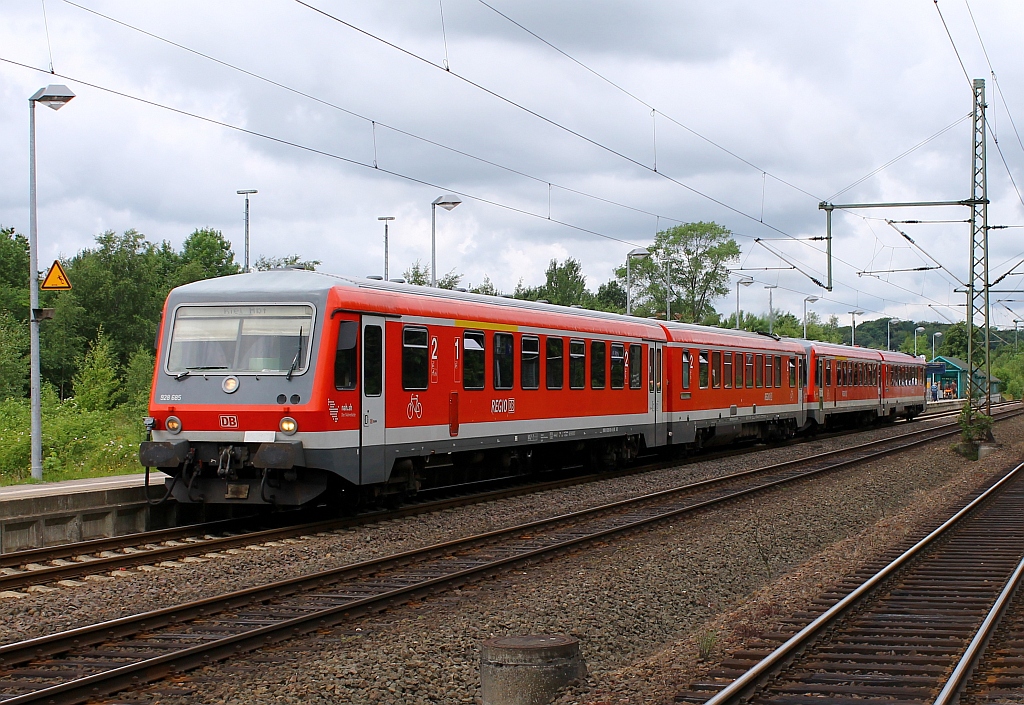 Kombination Nr.3 zur Kieler Woche ist die Doppeltraktion bestehend aus 628 685-9/928 685-6 und 628 222-1/928 349-9 die hier Schleswig Richtung Kiel verlassen. 25.06.2013