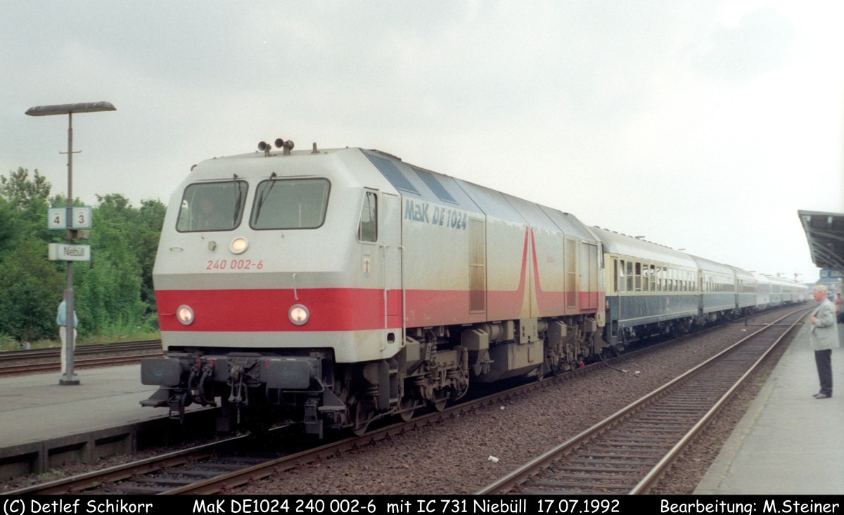 MaK DE 1024/240 002-6 die hier mit dem IC 731 im Bhf Niebüll steht. 12.07.1992(DigiScan 043)