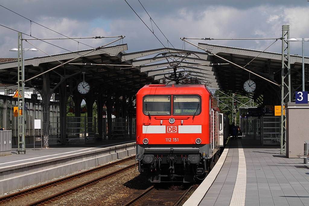 Mit frischem HU Datum(REV/LDX/17.04.2013)schob die 112 151(-6)ihre Rb in den Bahnhof von Rendsburg. 14.06.2013