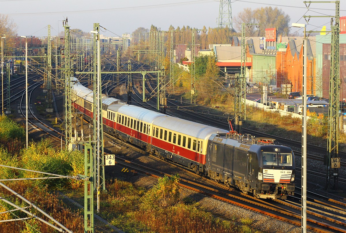 MRCE 193 606-1/X4E-606 mit dem AKE Rheingold(Westerland - Koblenz Hbf)festgehalten bei der Durchfahrt in Hamburg-Harburg. 04.11.2015