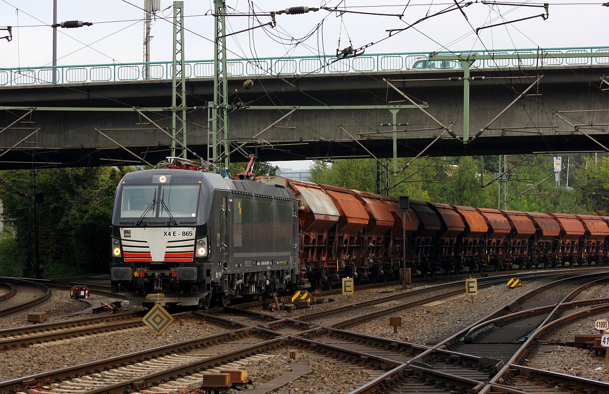 MRCE X4E-865 oder 193 865-3(REV/MMAL/17.04.15) rumpelt hier mit einem reichlich schrottig aussehenden Tds Ganzzug durch Hamburg-harburg. 02.10.2015 (05300)
