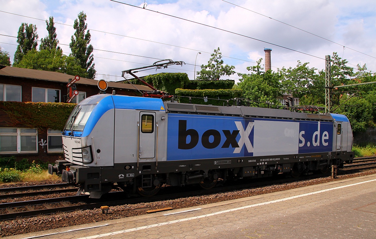 MRCE/boxXpress 193 840-6(REV/MMAL/14.12.13)wartet im Bhf HH-Harburg auf ihre Weiterfahrt. 28.06.2014