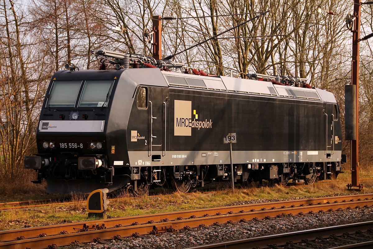 MRCE/CFL Cargo 185 556-8(Unt/Be/04.02.0214)geniesst die Nachmittagssonne im dänischen Padborg. 27.02.2014
