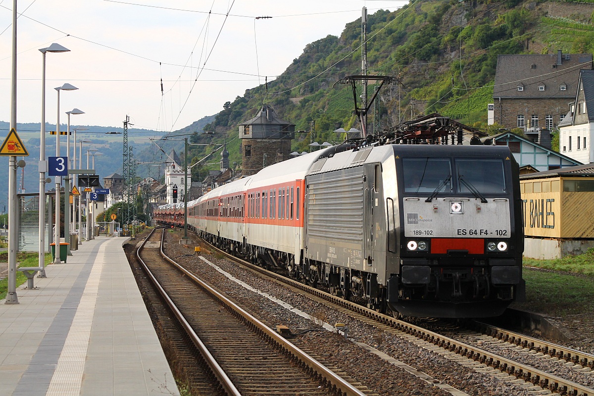MRCE/DB 189 102-7/ES 64 F4-102 der DB Autozug rauscht hier mit einem AZ durch Kaub am Rhein. 13.09.2013